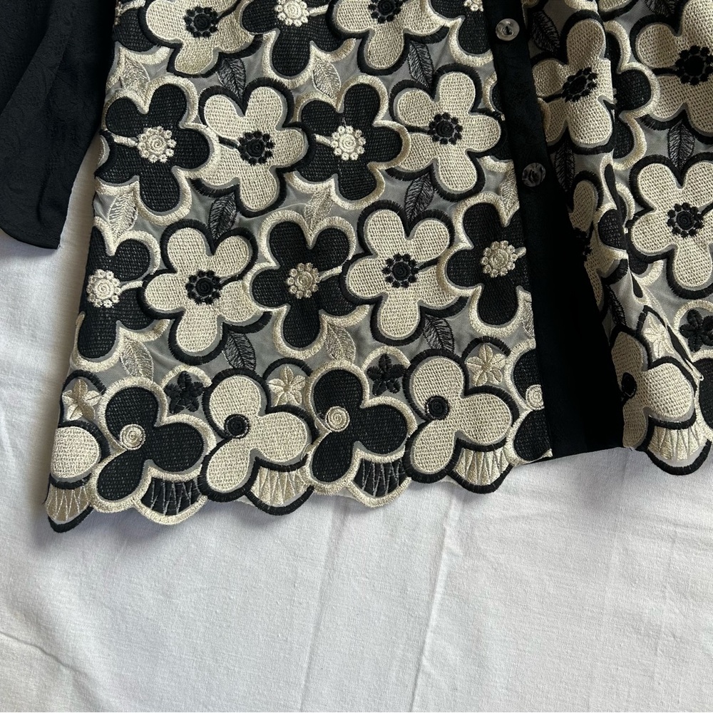 Vintage | Lady Noiz Gold and Black Flower Embroidered Formal Blouse - Picture 3 of 9